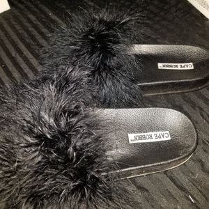 Faux fur slides size 8